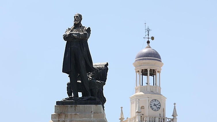 Moret: una estatua en continuo movimiento