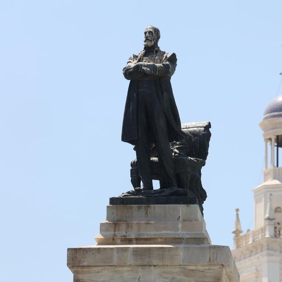 Moret: una estatua en continuo movimiento