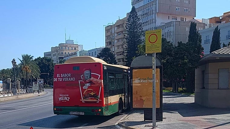 Un autobús urbano averiado en Canalejas