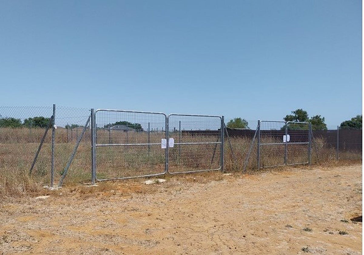 Parcela precintada en el Pago del Humo de Chiclana.
