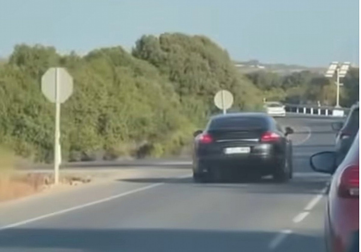 Circulación temeraria en la carretera de Tarifa a Cádiz.