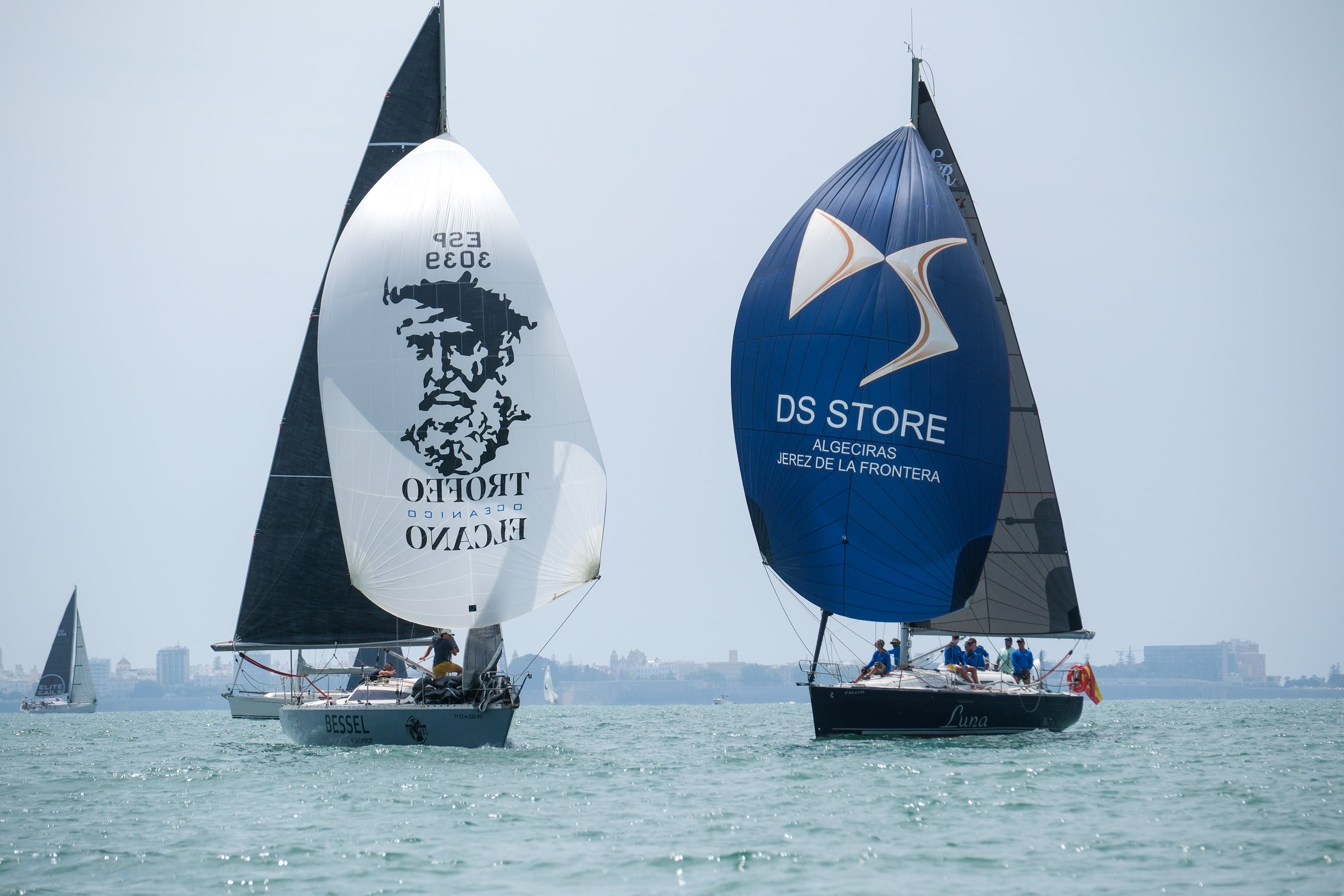 FOTOS: El Brujo de Federico Linares, campeón absoluto de la LIV Semana Náutica de El Puerto