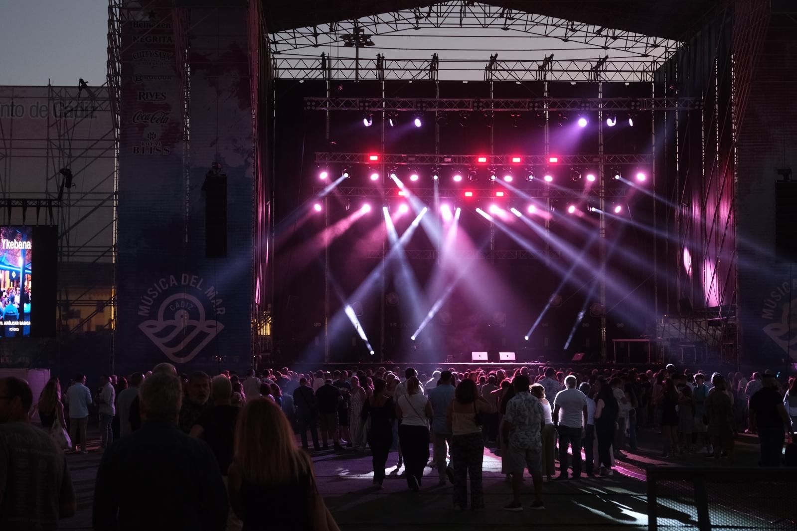 Fotos: Los ojos en Cádiz miran con ilusión las historias de amor de OBK