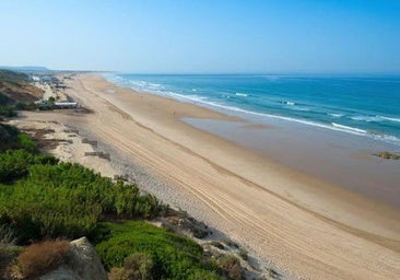 Muere un hombre en la playa de la Fontanilla en Conil