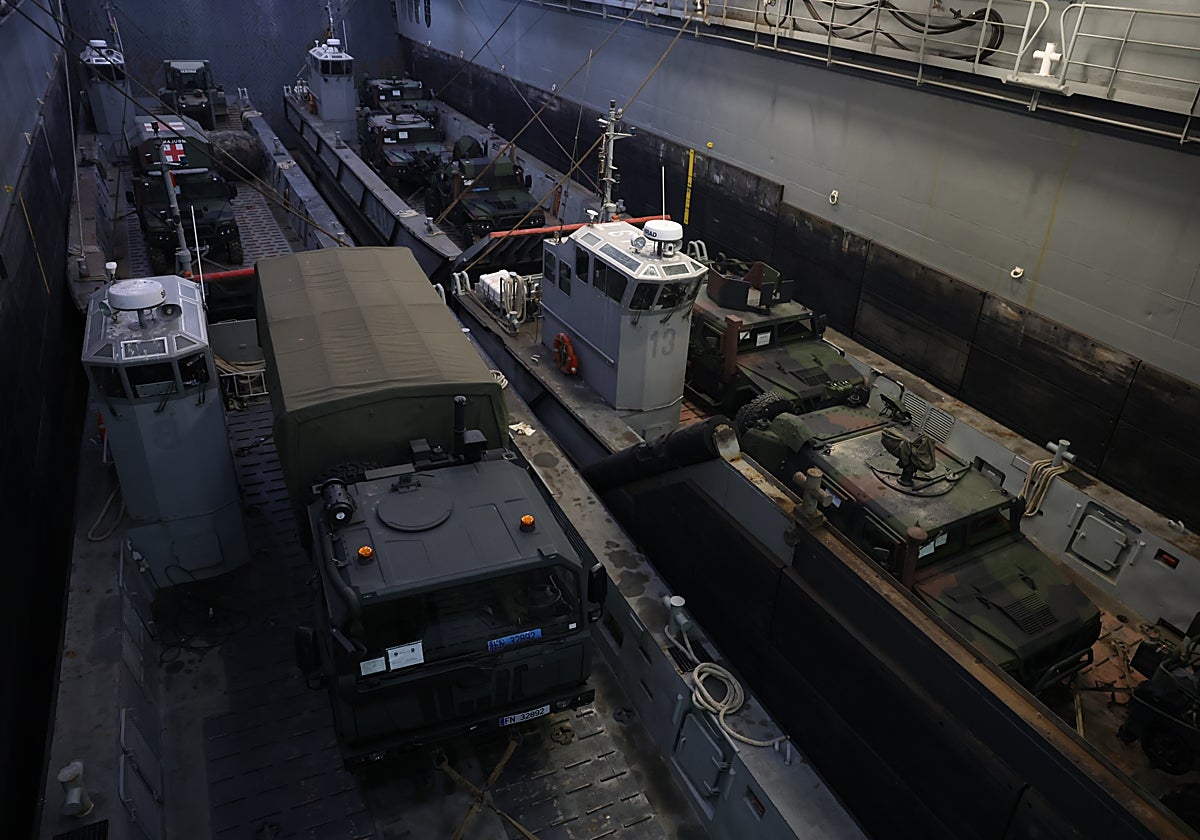 Vehículos a bordo del buque anfibio 'Galicia'