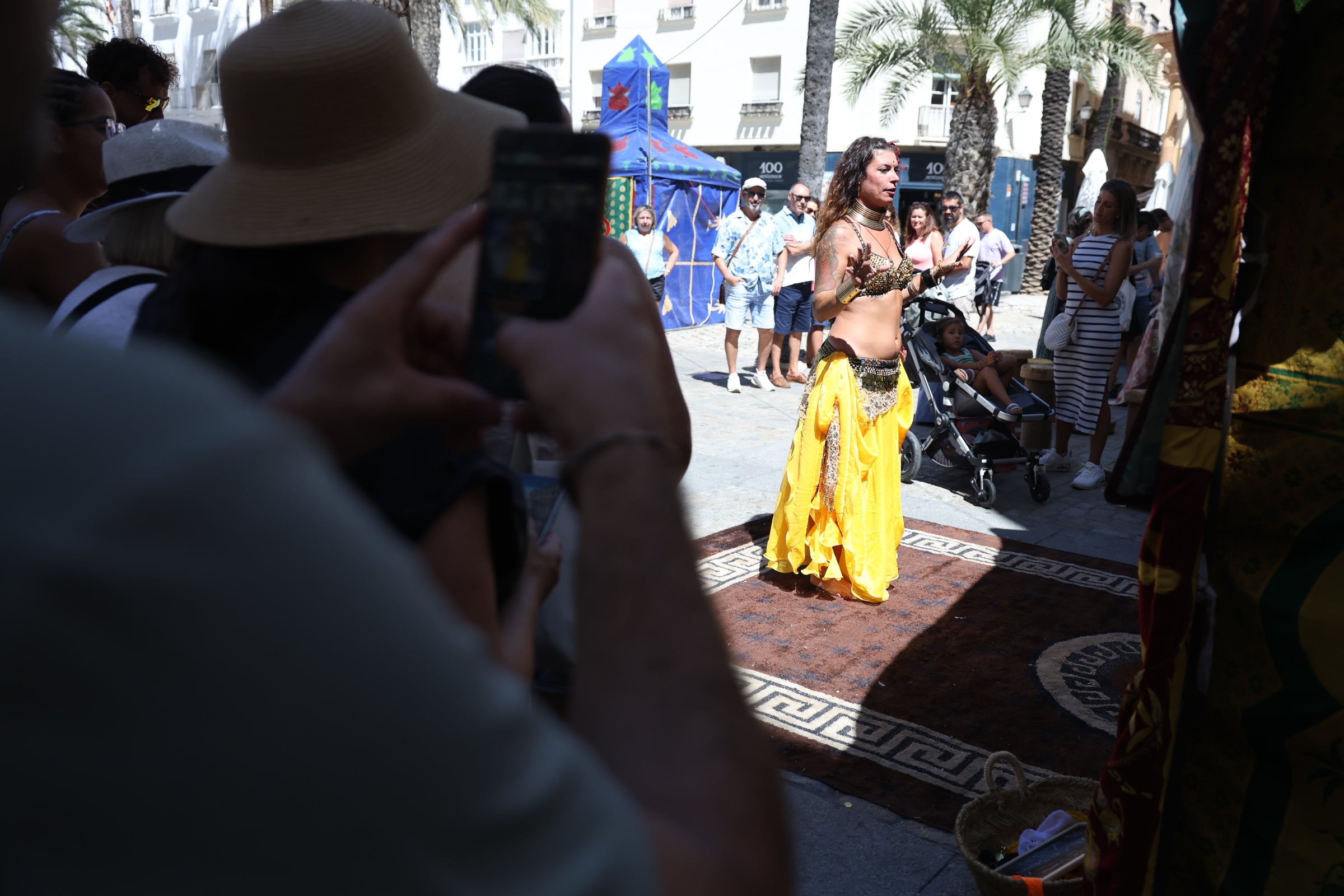 Gran ambiente en la segunda jornada del Mercado Andalusí en Cádiz