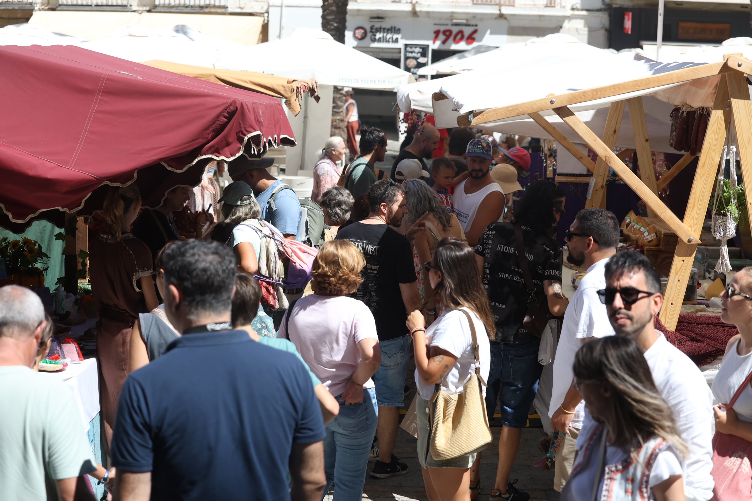 Gran ambiente en la segunda jornada del Mercado Andalusí en Cádiz