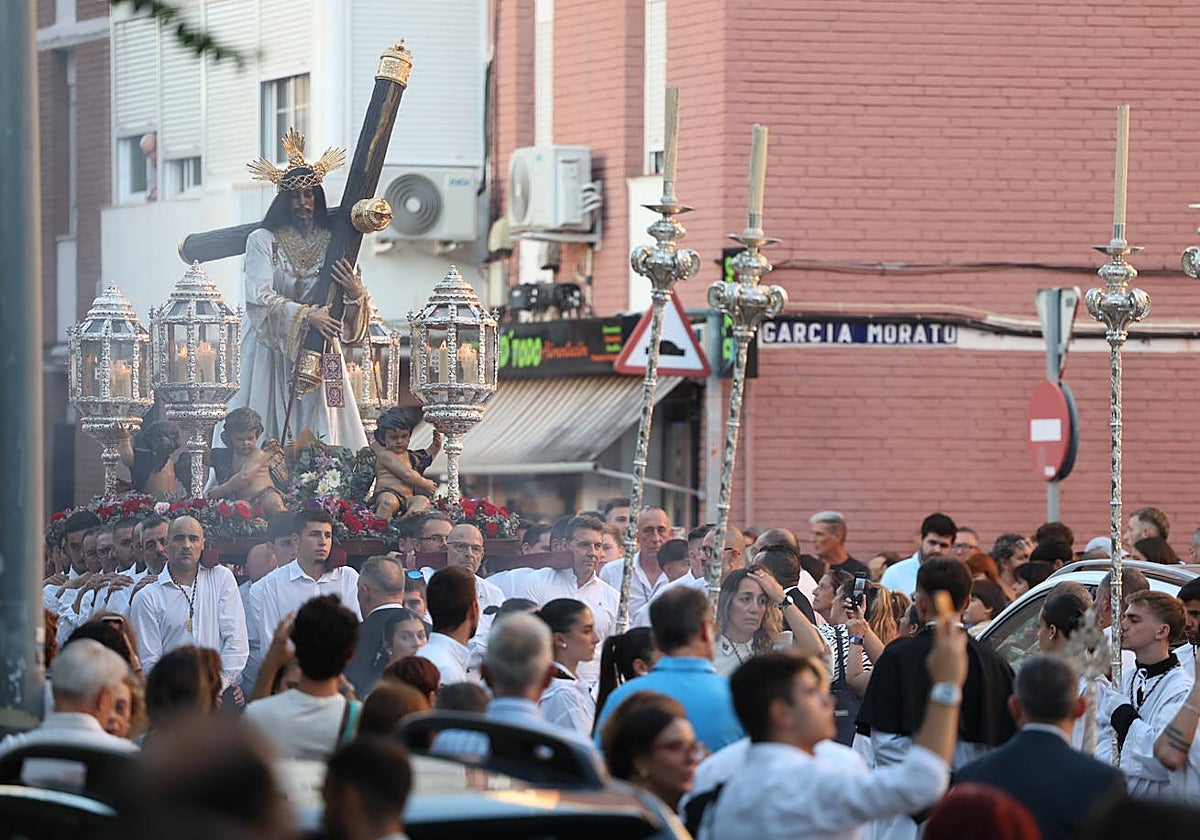 Fotos: Jesús Nazareno peregrina hacia la la Parroquia Nuestra Señora de Loreto