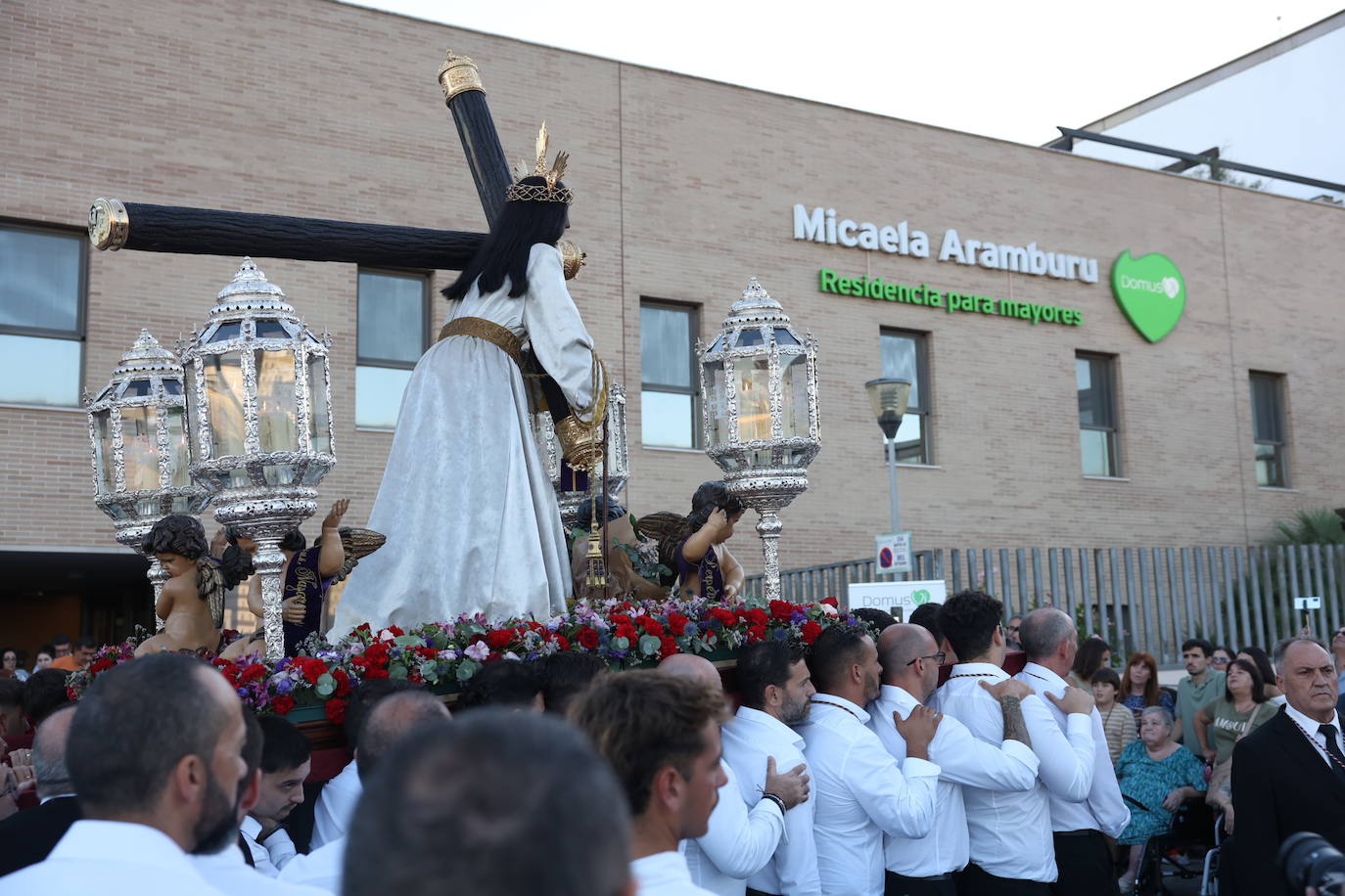 Fotos: Jesús Nazareno peregrina hacia la la Parroquia Nuestra Señora de Loreto