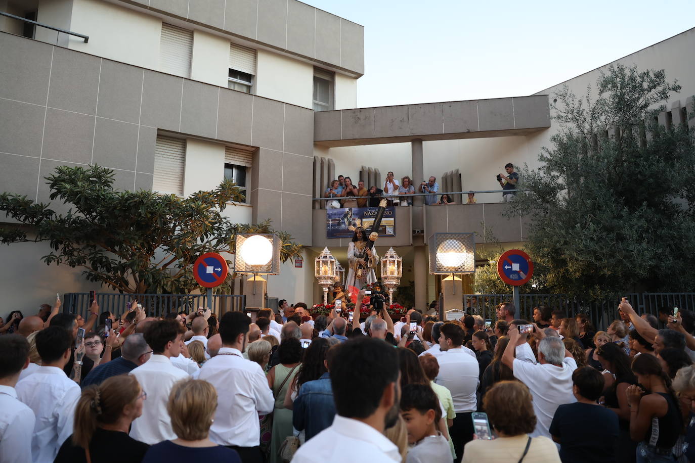 Fotos: Jesús Nazareno peregrina hacia la la Parroquia Nuestra Señora de Loreto