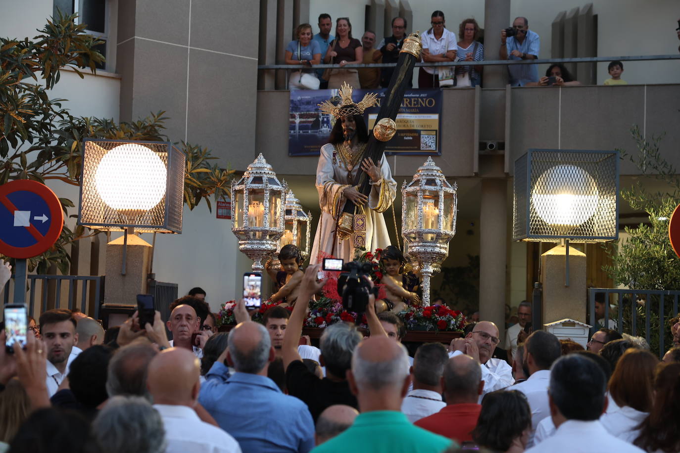 Fotos: Jesús Nazareno peregrina hacia la la Parroquia Nuestra Señora de Loreto