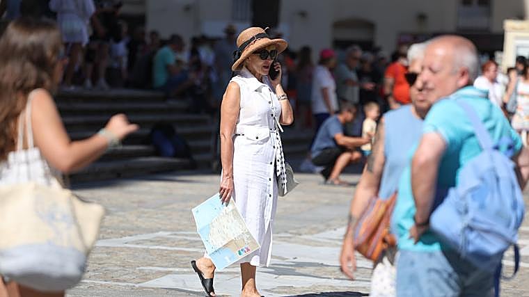 El puerto de Cádiz inaugura septiembre con la llegada simultánea de tres cruceros y más de 8.000 pasajeros