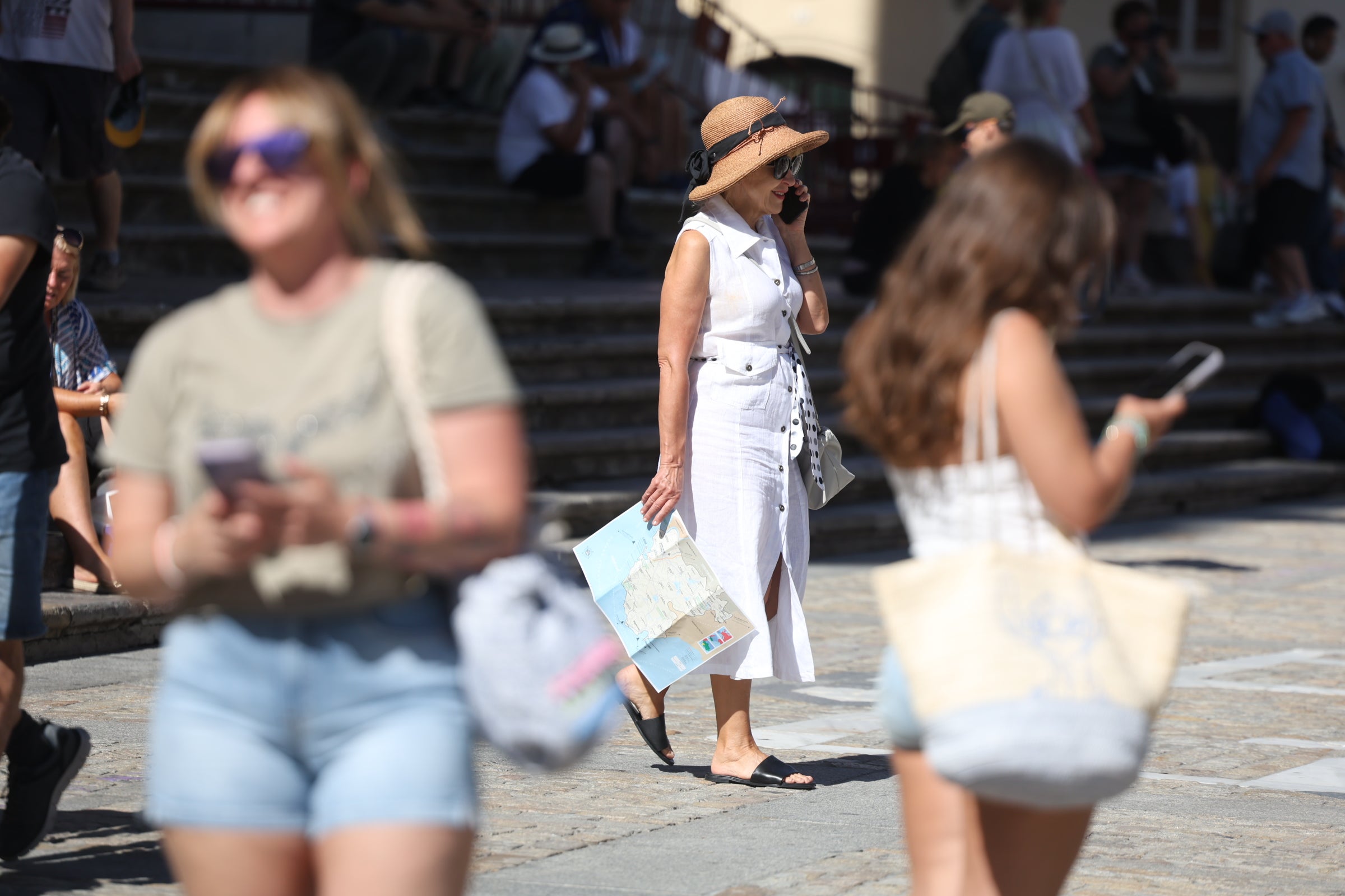 El &#039;Sky Princess&#039;, el &#039;Aida Stella&#039; y el &#039;Norwegian Sky&#039; convierten al puerto de Cádiz en un hervidero de turistas