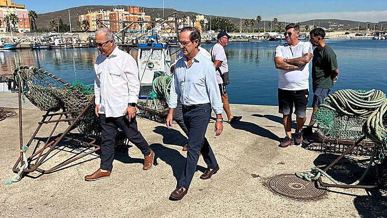 Red Eléctrica se alía con los pescadores artesanales de La Línea para implantar mejoras en el Puerto de la Atunara