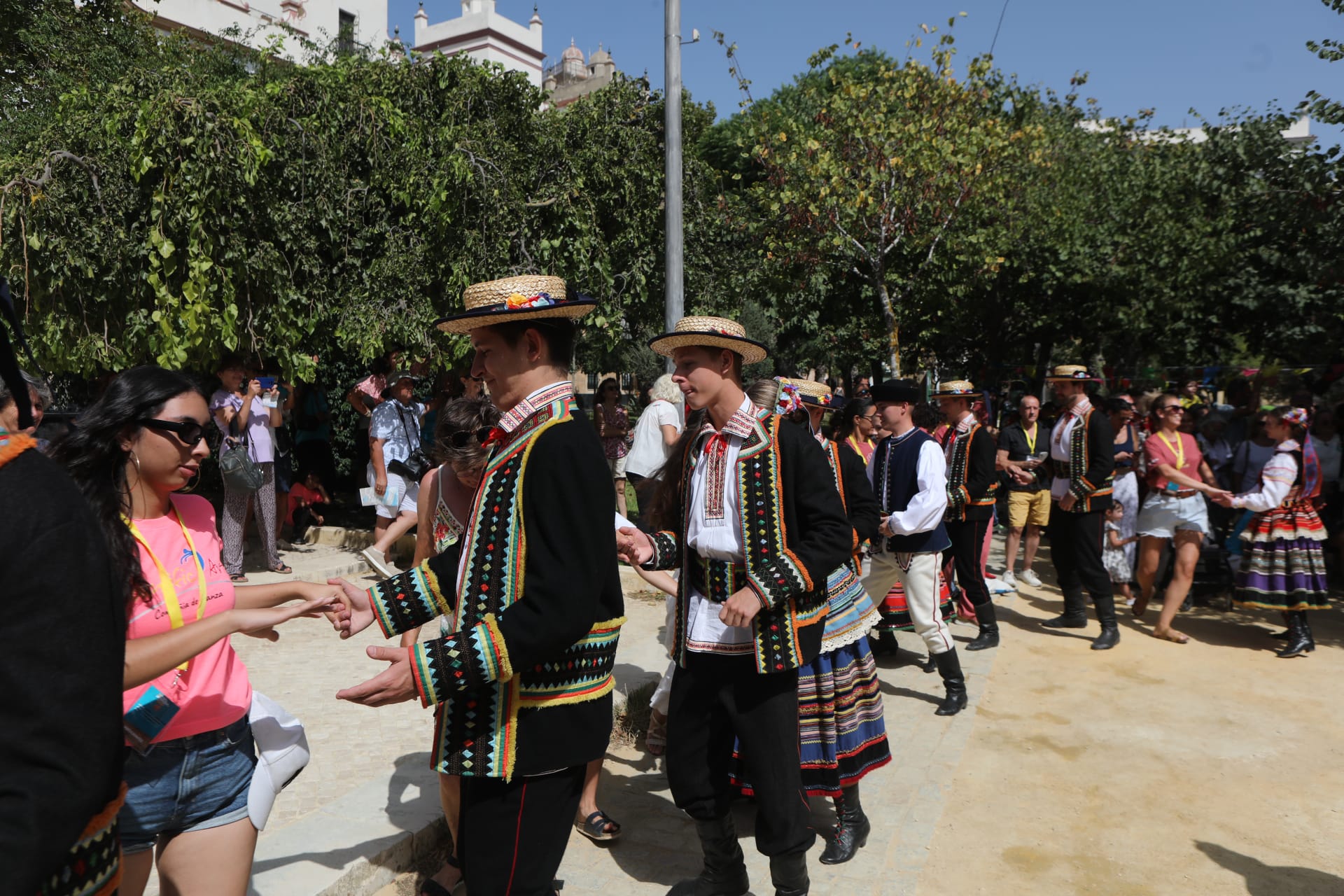 Fotos: Las imágenes del taller Danzas Internacionales del Festival de Folklore de Cádiz