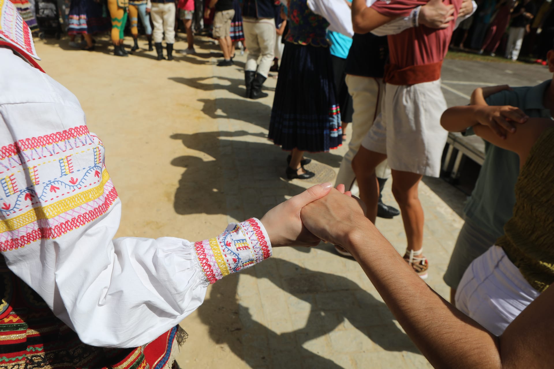 Fotos: Las imágenes del taller Danzas Internacionales del Festival de Folklore de Cádiz