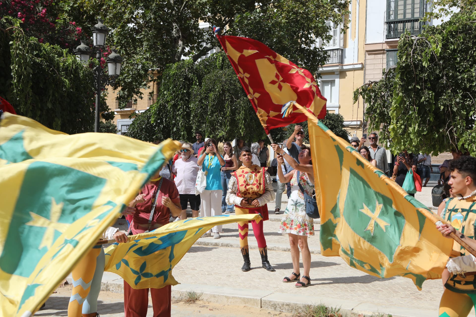 Fotos: Las imágenes del taller Danzas Internacionales del Festival de Folklore de Cádiz