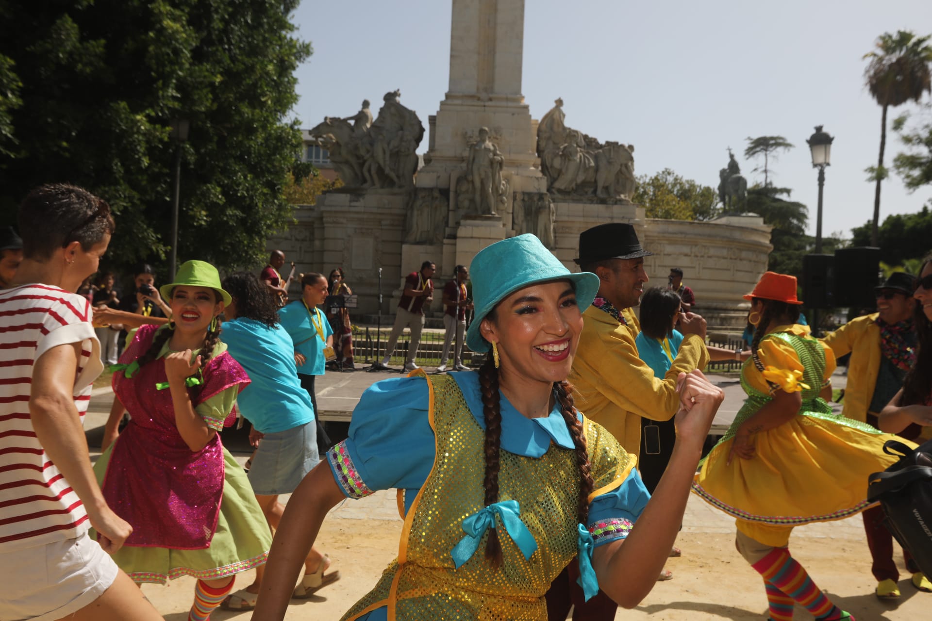 Fotos: Las imágenes del taller Danzas Internacionales del Festival de Folklore de Cádiz