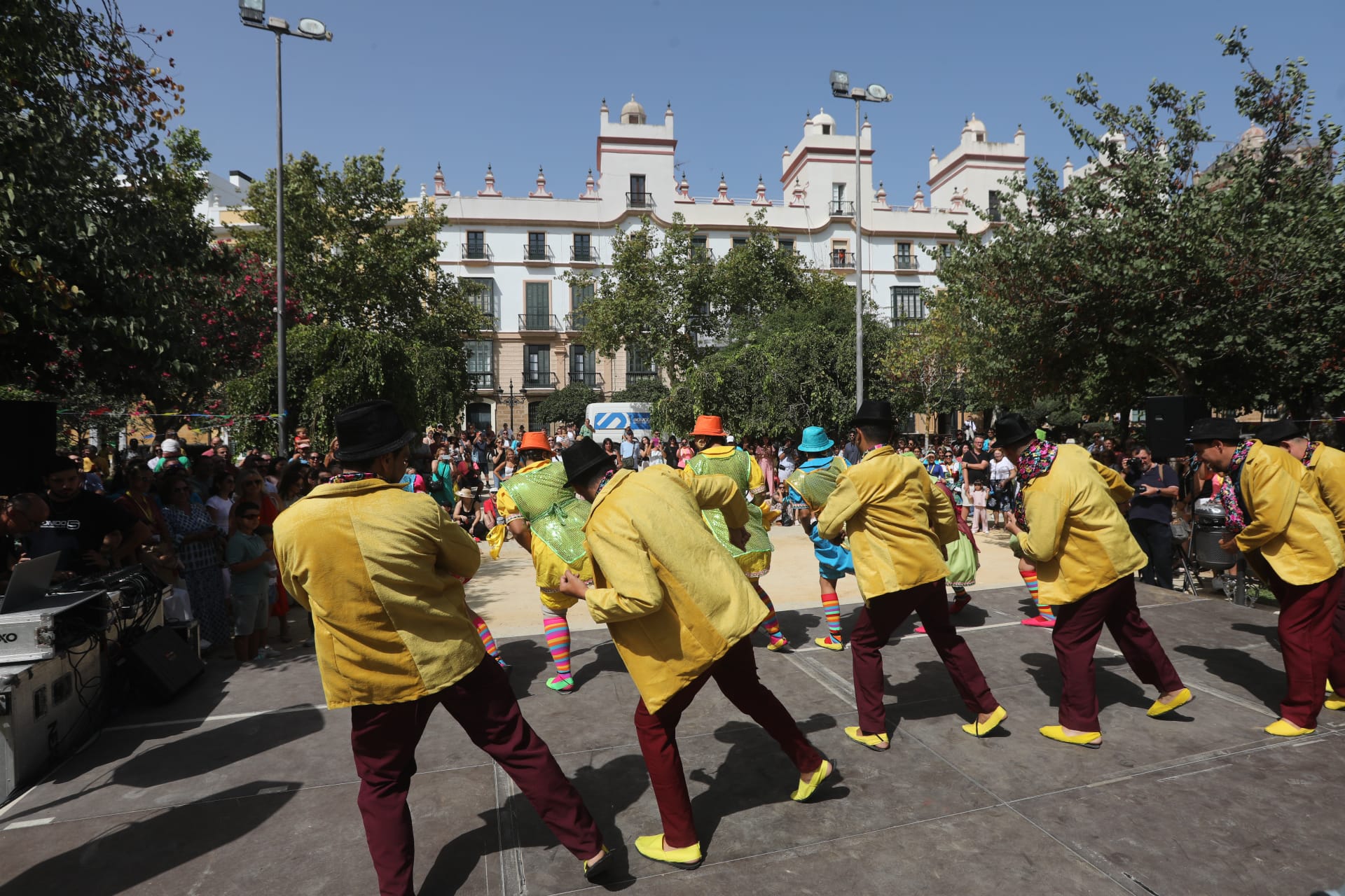 Fotos: Las imágenes del taller Danzas Internacionales del Festival de Folklore de Cádiz