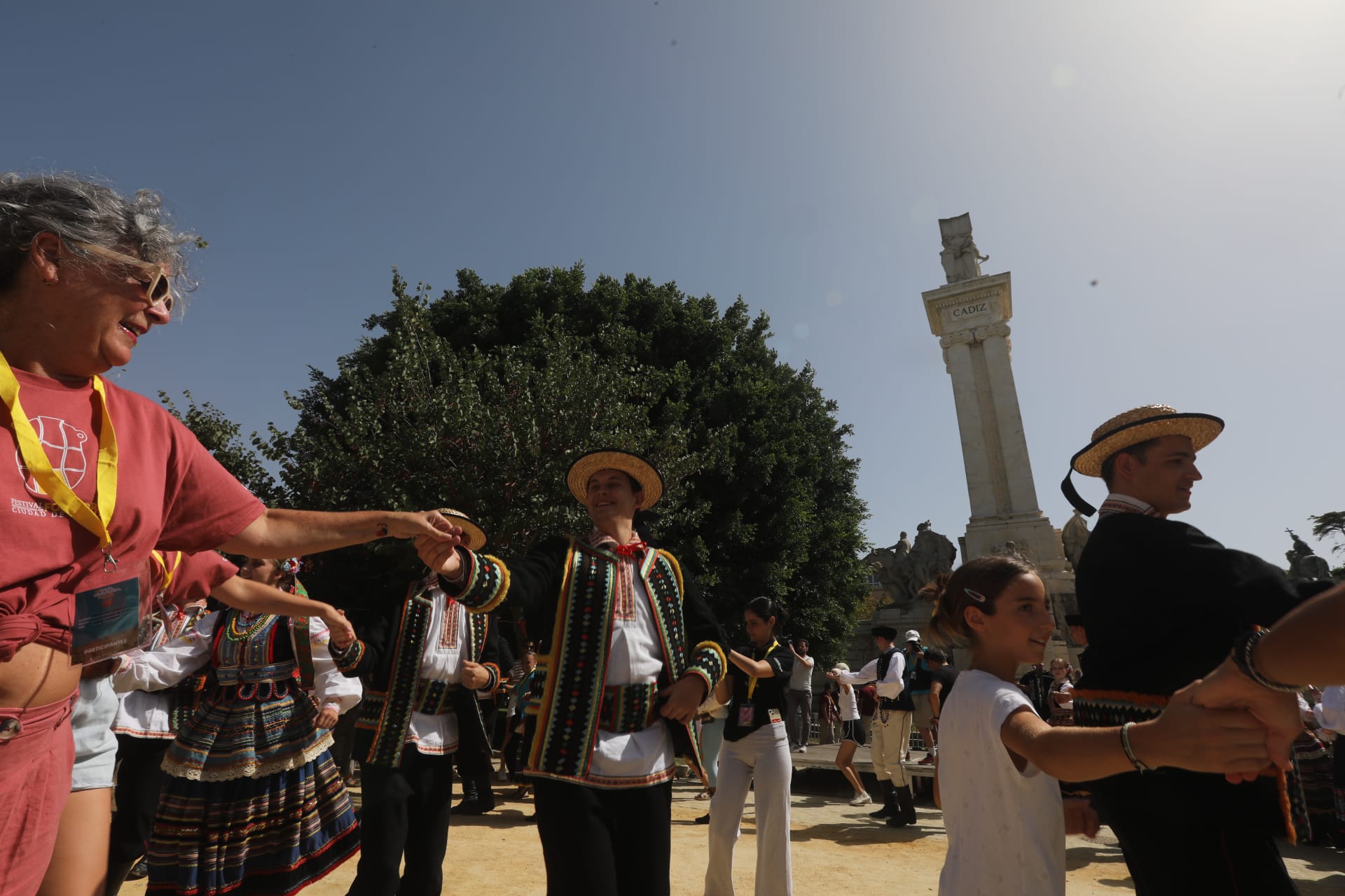 Fotos: Las imágenes del taller Danzas Internacionales del Festival de Folklore de Cádiz