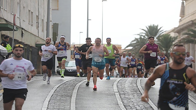 Fotos: Las imágenes de la carrera solidaria por las enfermedades raras de la Policía Nacional en Cádiz