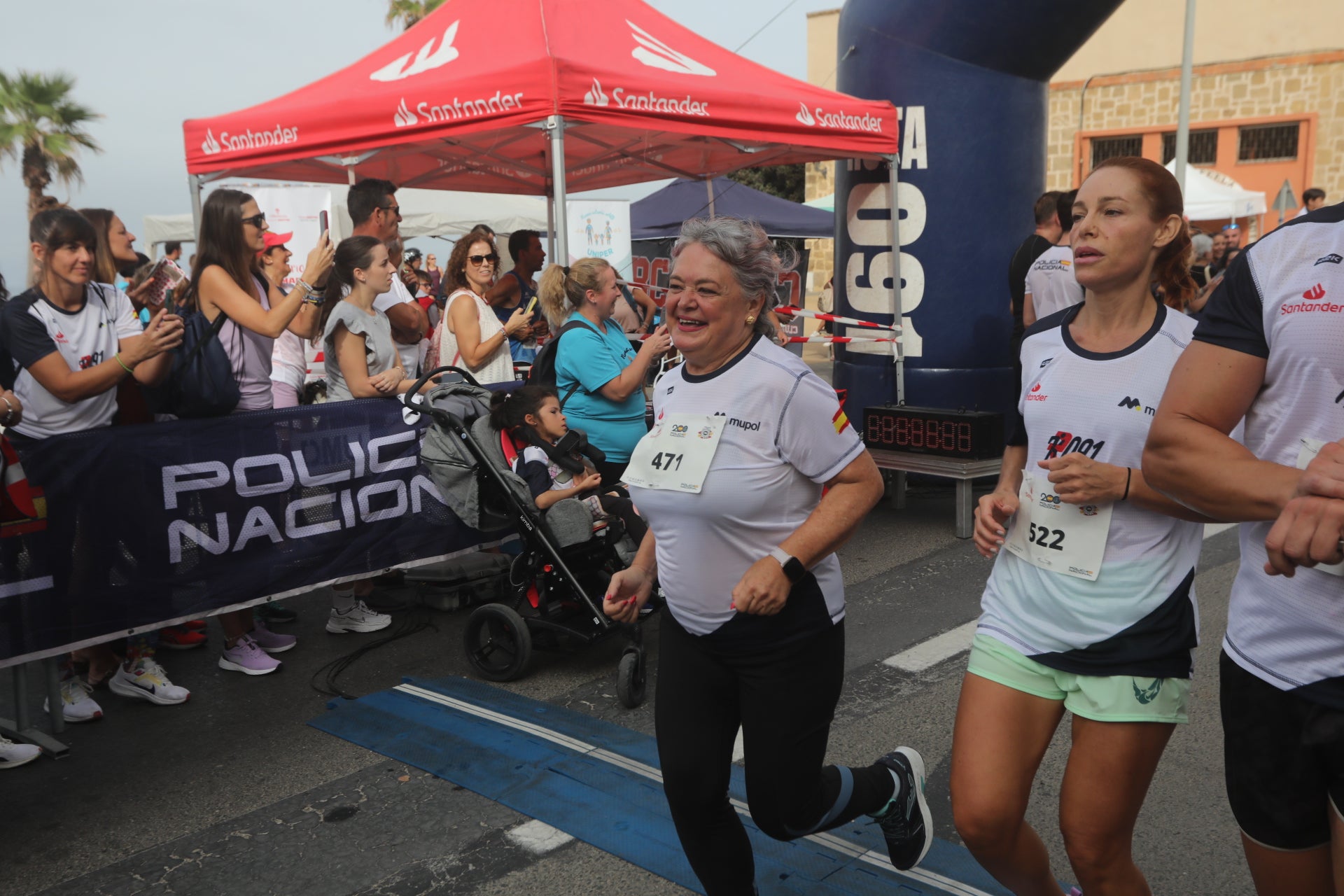 Fotos: Las imágenes de la carrera solidaria por las enfermedades raras de la Policía Nacional en Cádiz