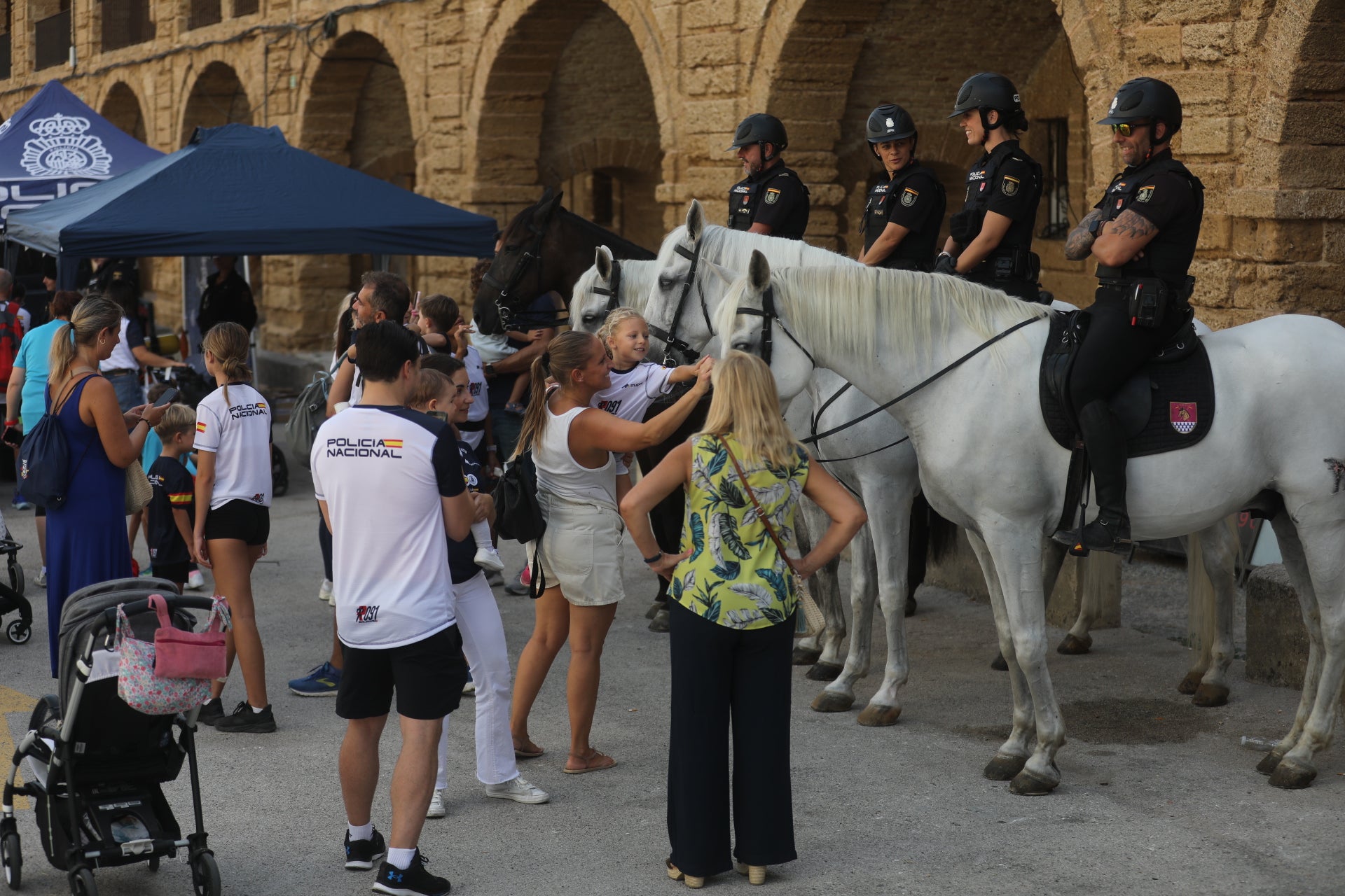 Fotos: Las imágenes de la carrera solidaria por las enfermedades raras de la Policía Nacional en Cádiz