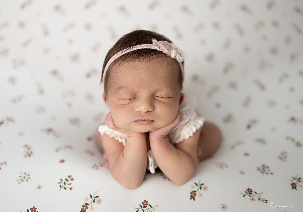 La pequeña Carmen, en una imagen que ha sido cedida por sus padres y cuya publicación se ha autorizado.