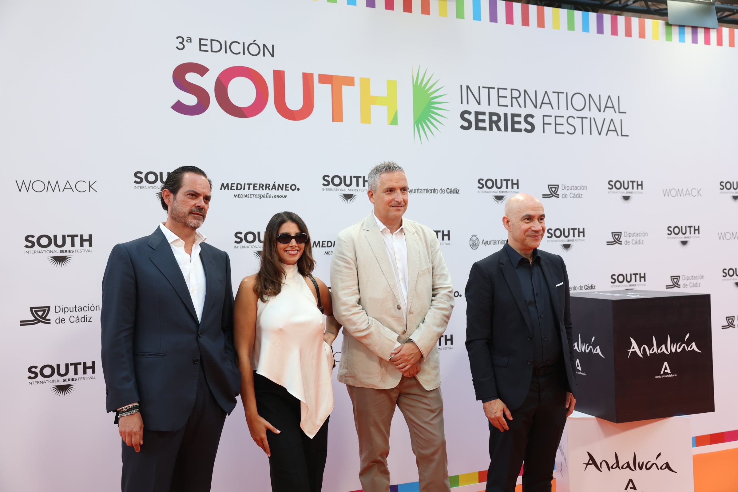 Las imágenes del primer desfile de estrellas por la alfombra naranja