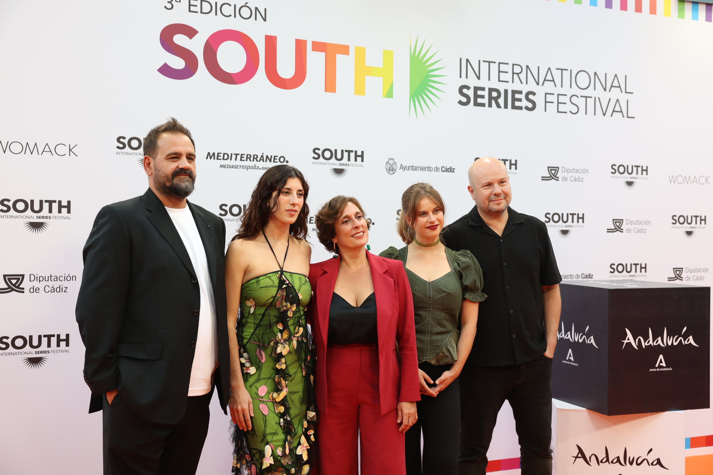 Las imágenes del primer desfile de estrellas por la alfombra naranja