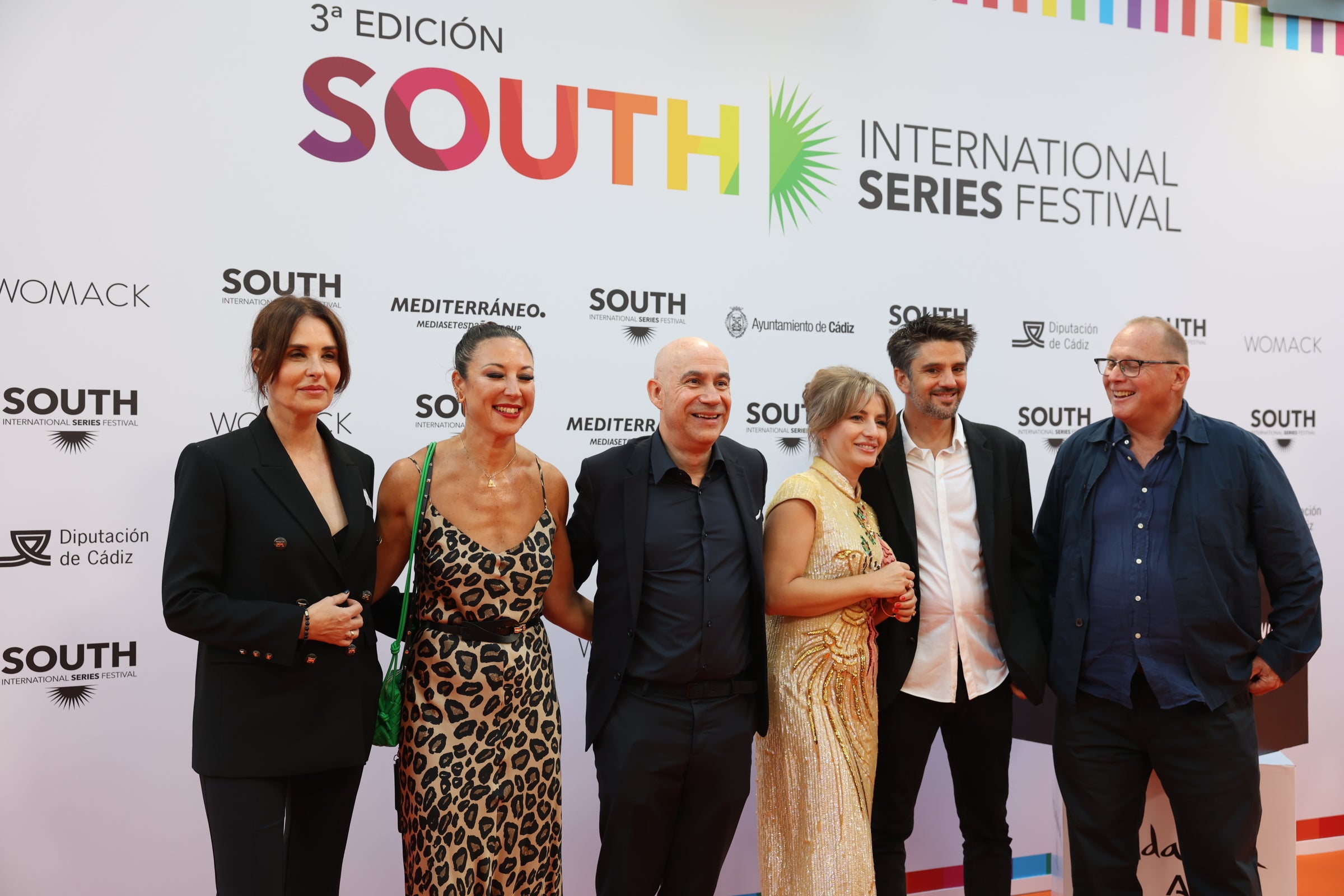 Las imágenes del primer desfile de estrellas por la alfombra naranja