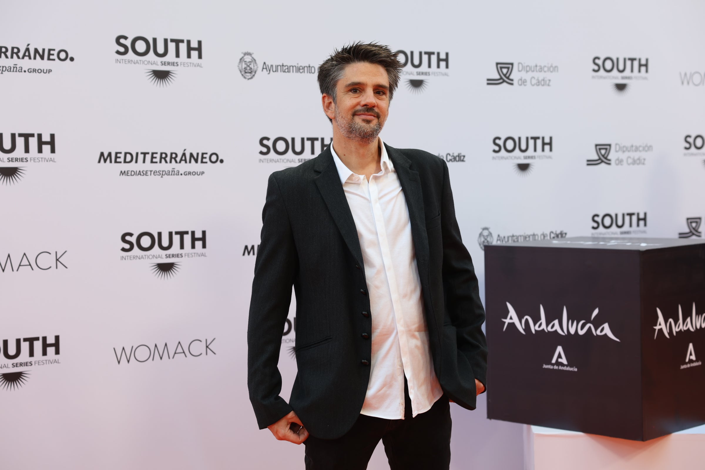 Las imágenes del primer desfile de estrellas por la alfombra naranja