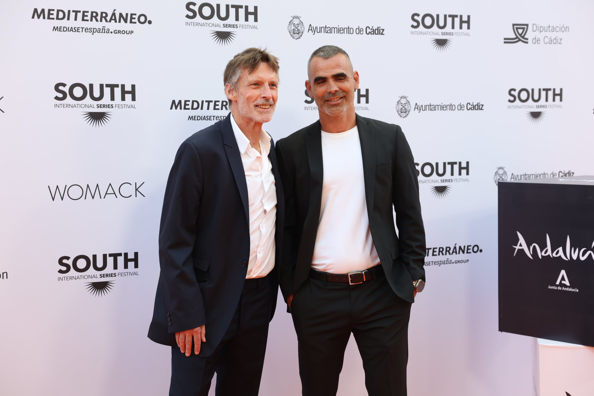 Las imágenes del primer desfile de estrellas por la alfombra naranja