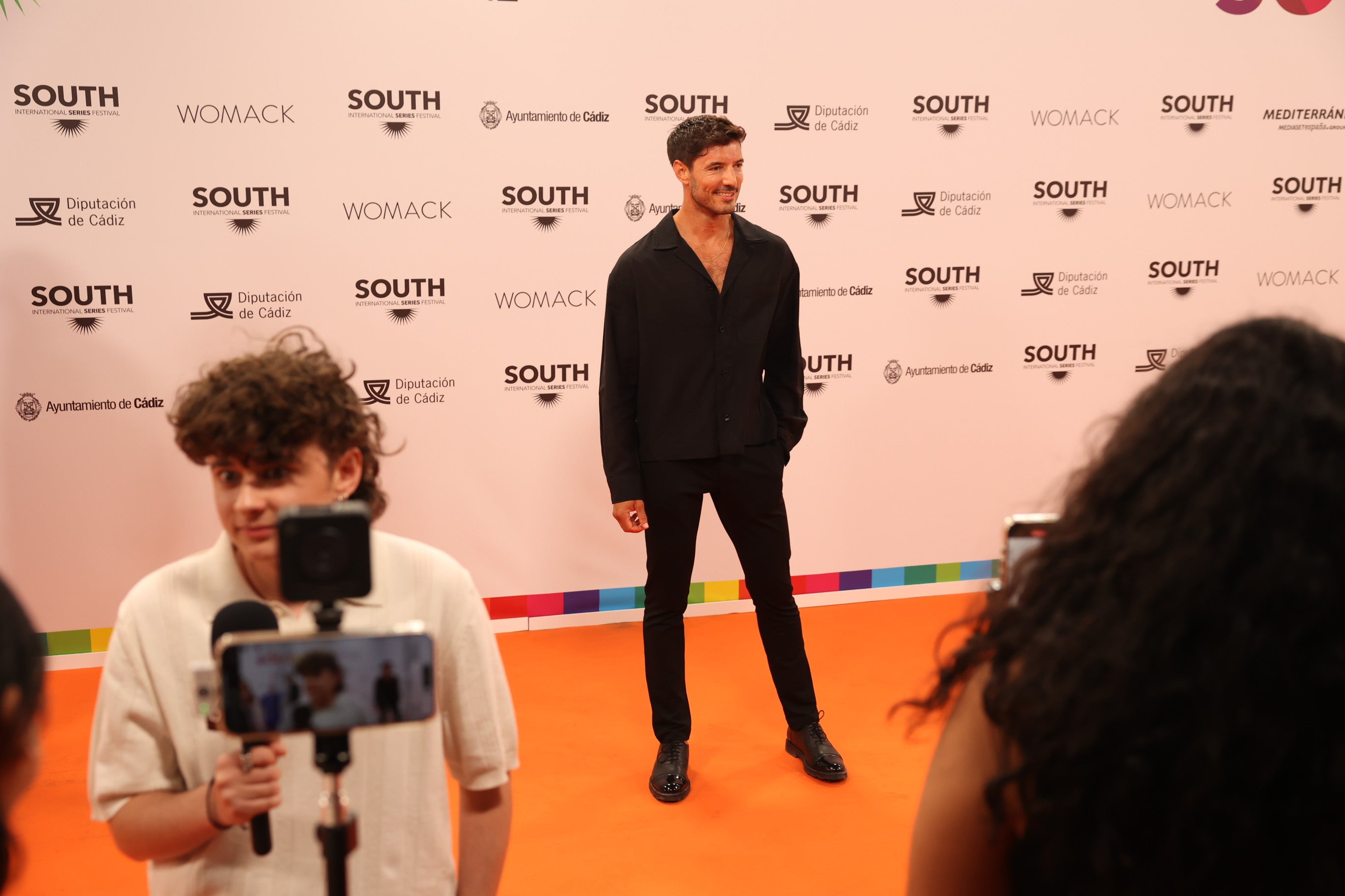 Segunda jornada de estrellas en la alfombra naranja del South Series Festival