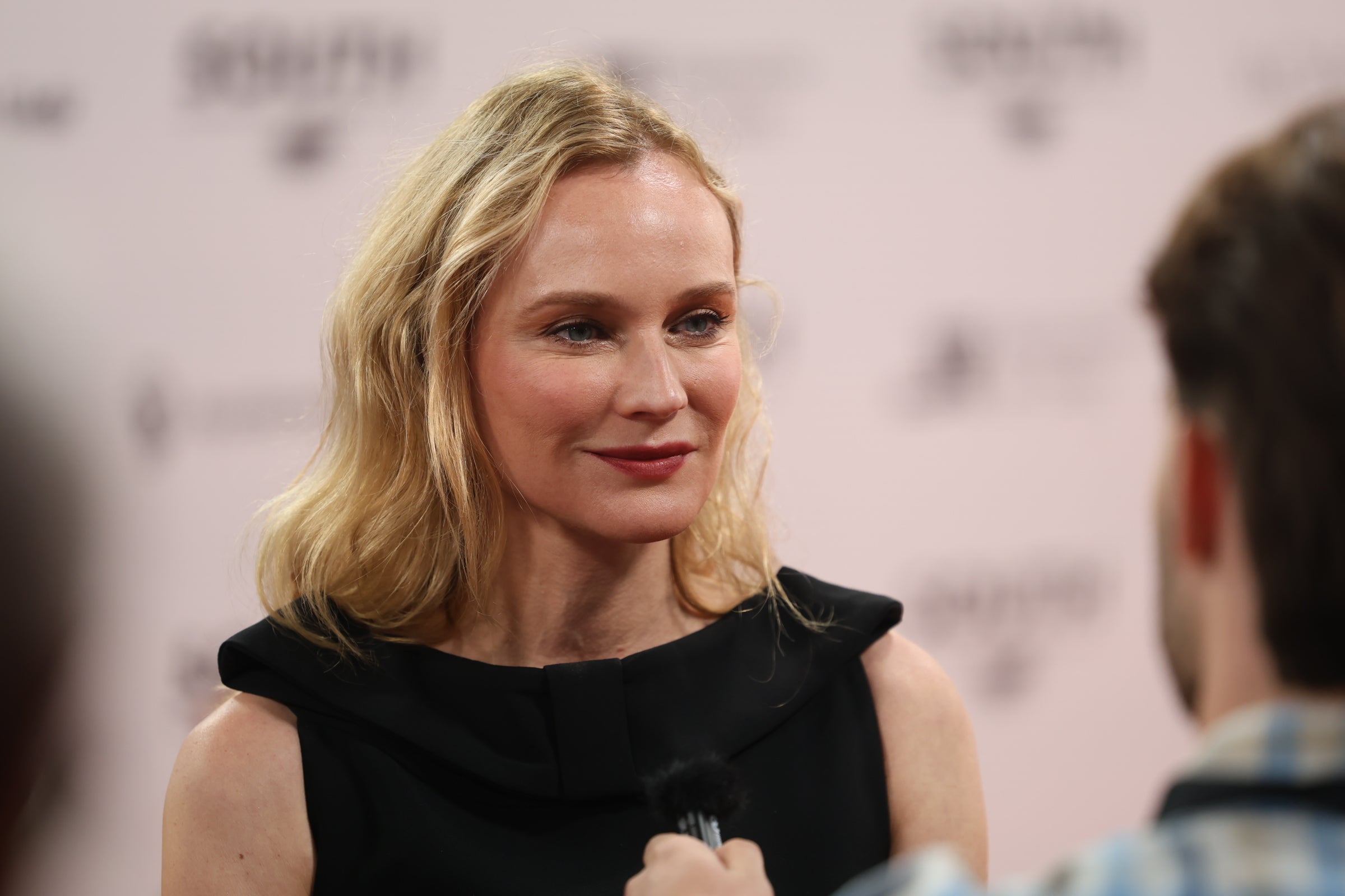 Segunda jornada de estrellas en la alfombra naranja del South Series Festival