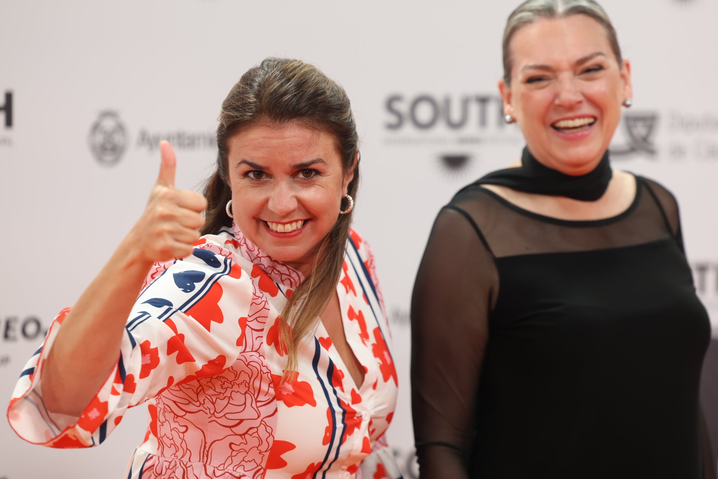 Segunda jornada de estrellas en la alfombra naranja del South Series Festival