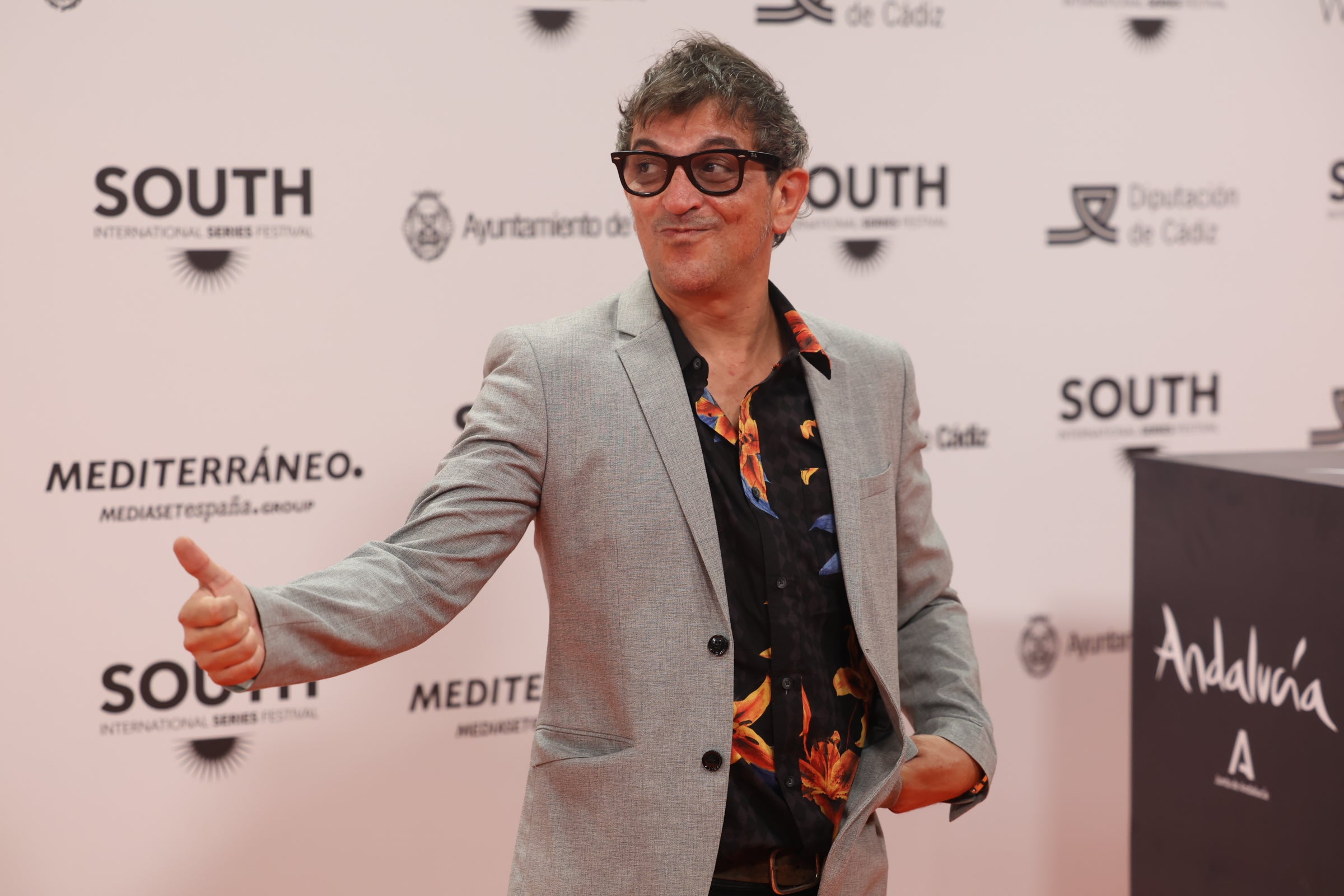 Segunda jornada de estrellas en la alfombra naranja del South Series Festival