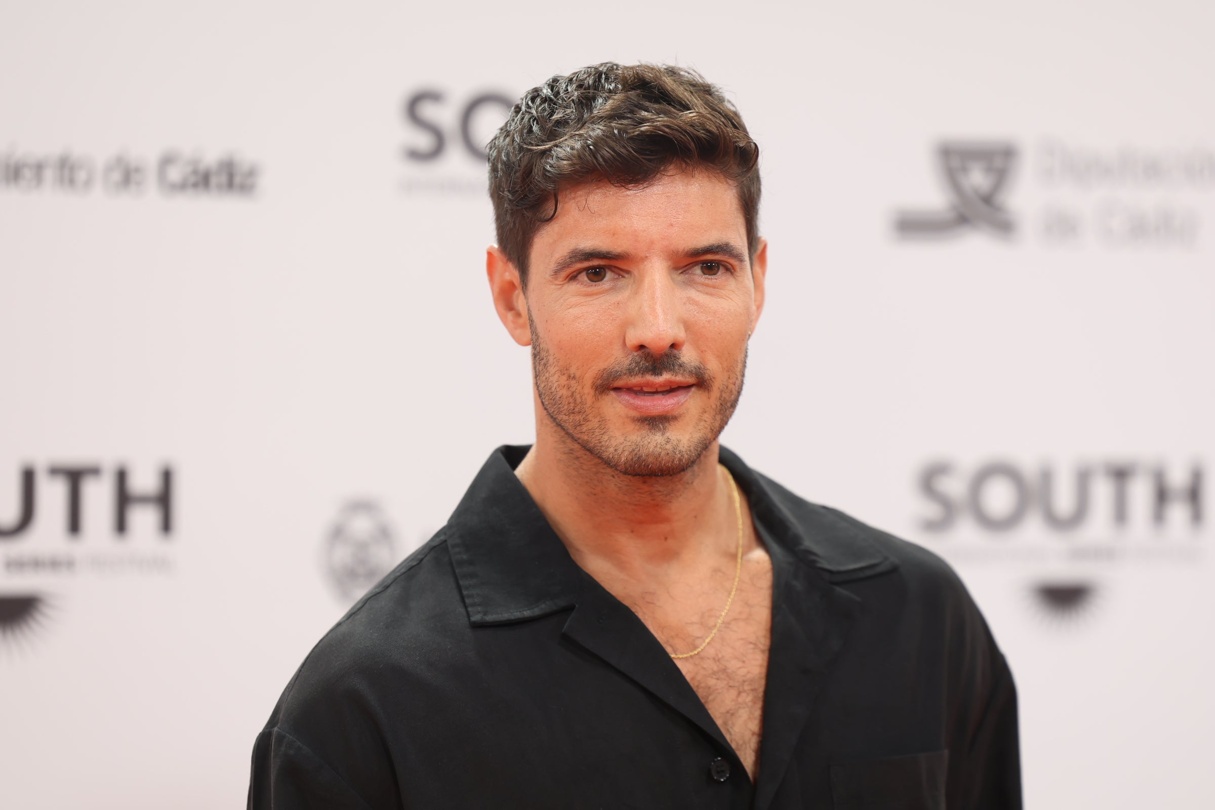 Segunda jornada de estrellas en la alfombra naranja del South Series Festival