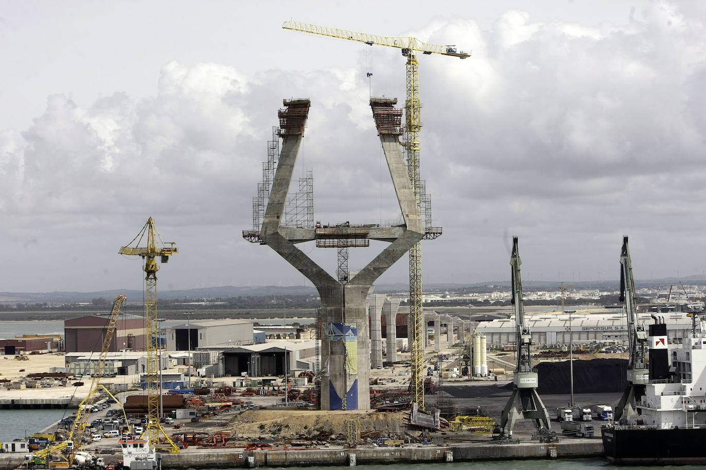 La construcción de un símbolo: Las imágenes de las obras del puente de la Constitución de 1812 de Cádiz