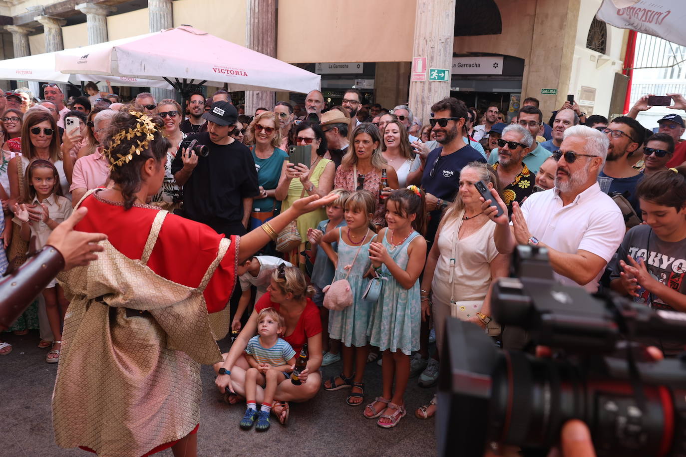 Lucha romana por los chicharrones en el Mercado de Abastos de Cádiz: Gadea musgades, panem, circus et chicharrones