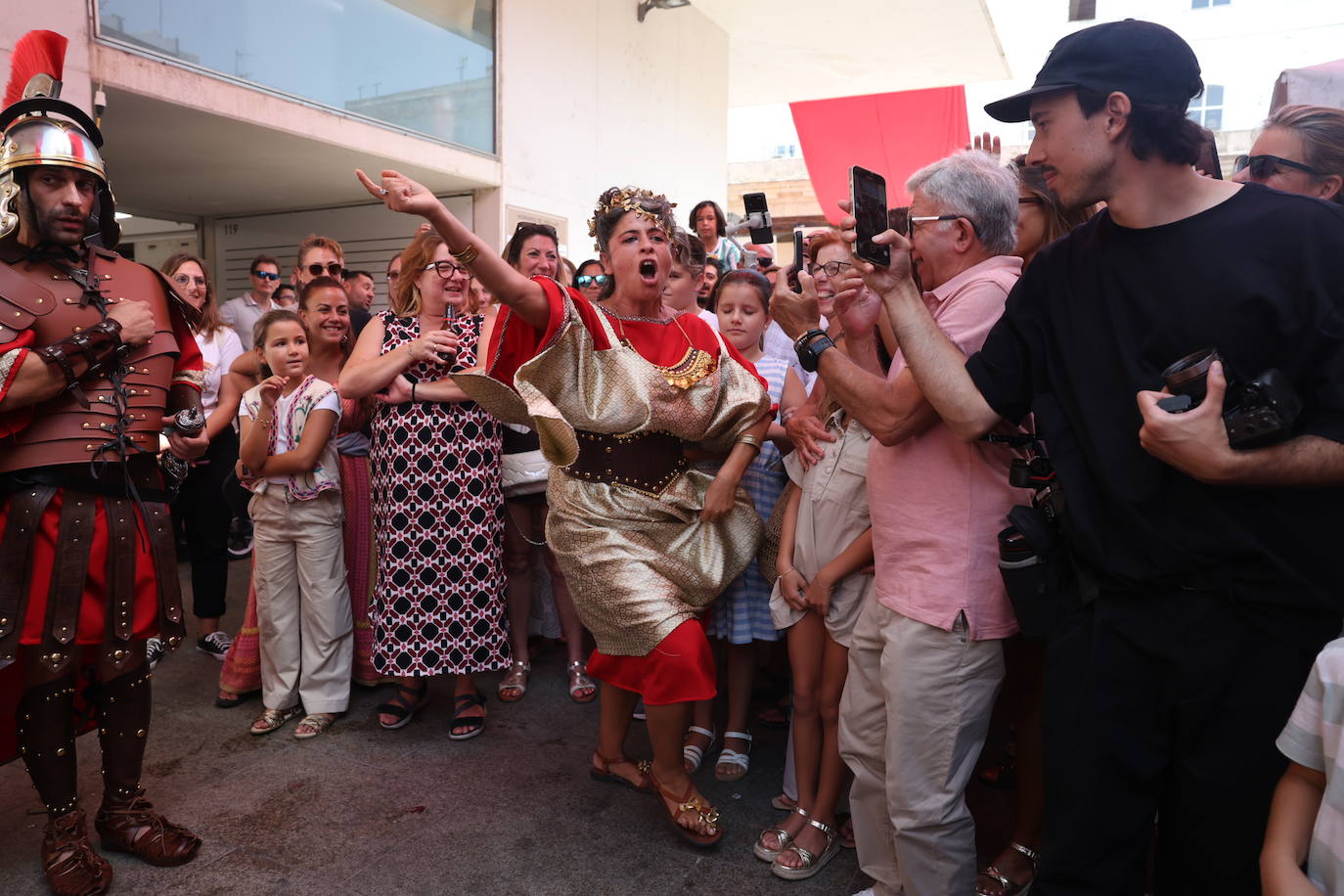 Lucha romana por los chicharrones en el Mercado de Abastos de Cádiz: Gadea musgades, panem, circus et chicharrones