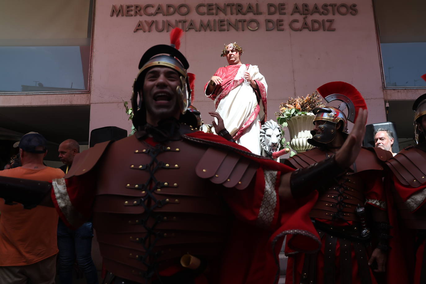 Lucha romana por los chicharrones en el Mercado de Abastos de Cádiz: Gadea musgades, panem, circus et chicharrones
