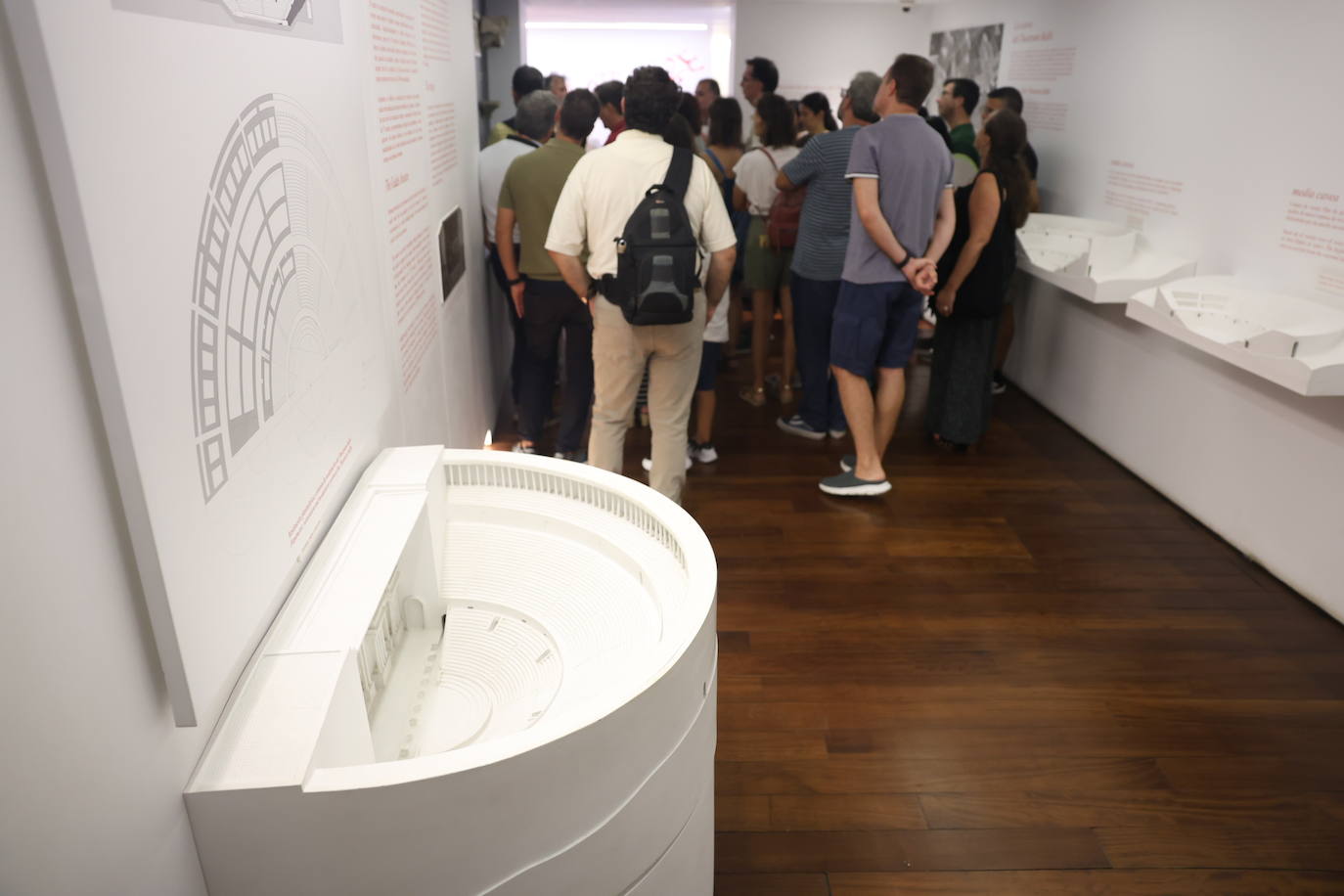 Visita teatralizada &#039;Cuando César vino a Gades y acabó soltando dos lagrimones&#039; en el Teatro Romano de Cádiz