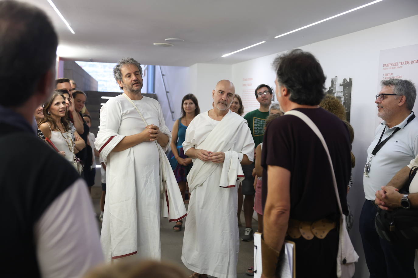 Visita teatralizada &#039;Cuando César vino a Gades y acabó soltando dos lagrimones&#039; en el Teatro Romano de Cádiz