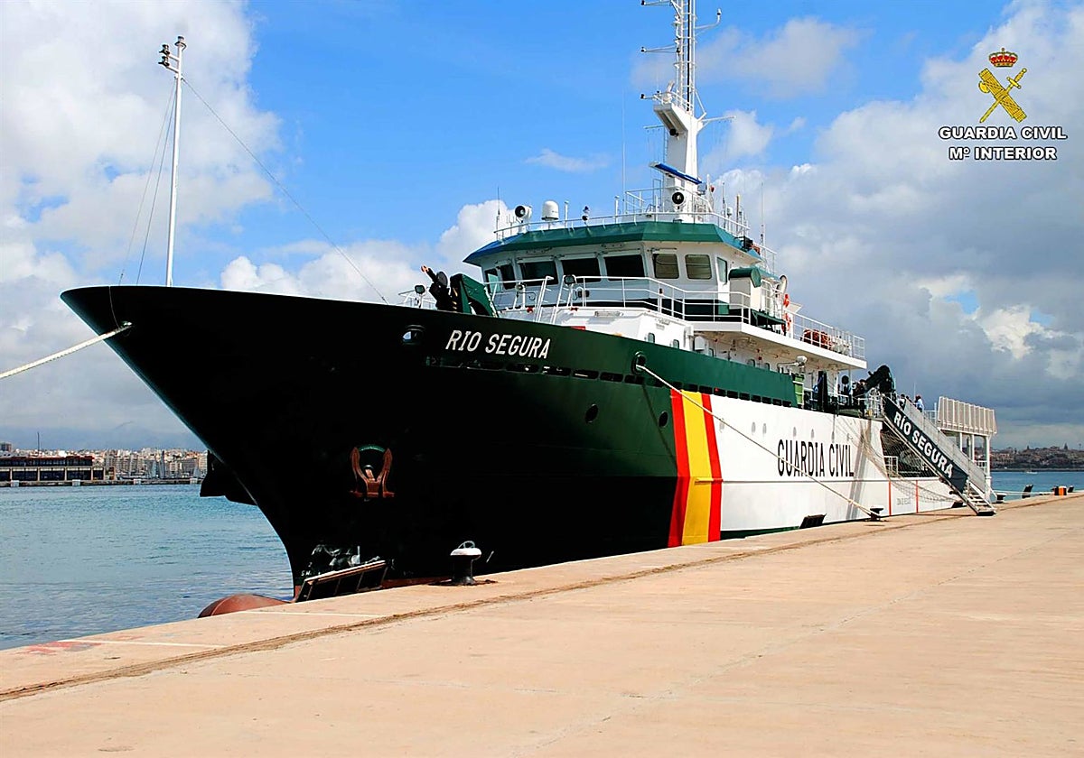 Detenidos dos ocupantes de la narcolancha que chocó con una patrullera de la Guardia Civil en Algeciras