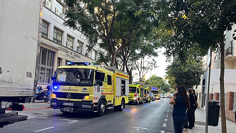 Susto en el supermercado Aldi de la calle Acacias de Cádiz por una fuga de gas refrigerante
