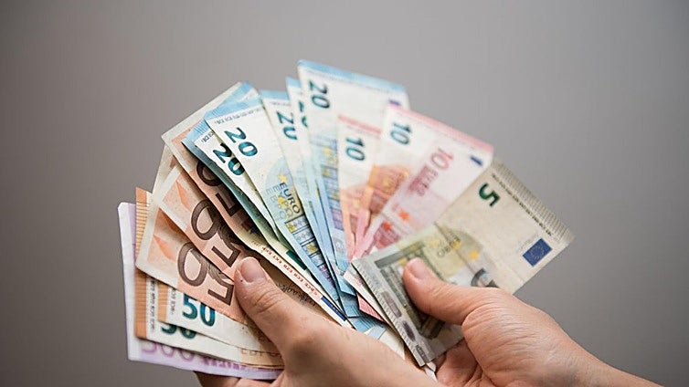 Así puedes solicitar la nueva ayuda de 1.500 euros de la Seguridad Social para los nacidos entre 1962 y 2002