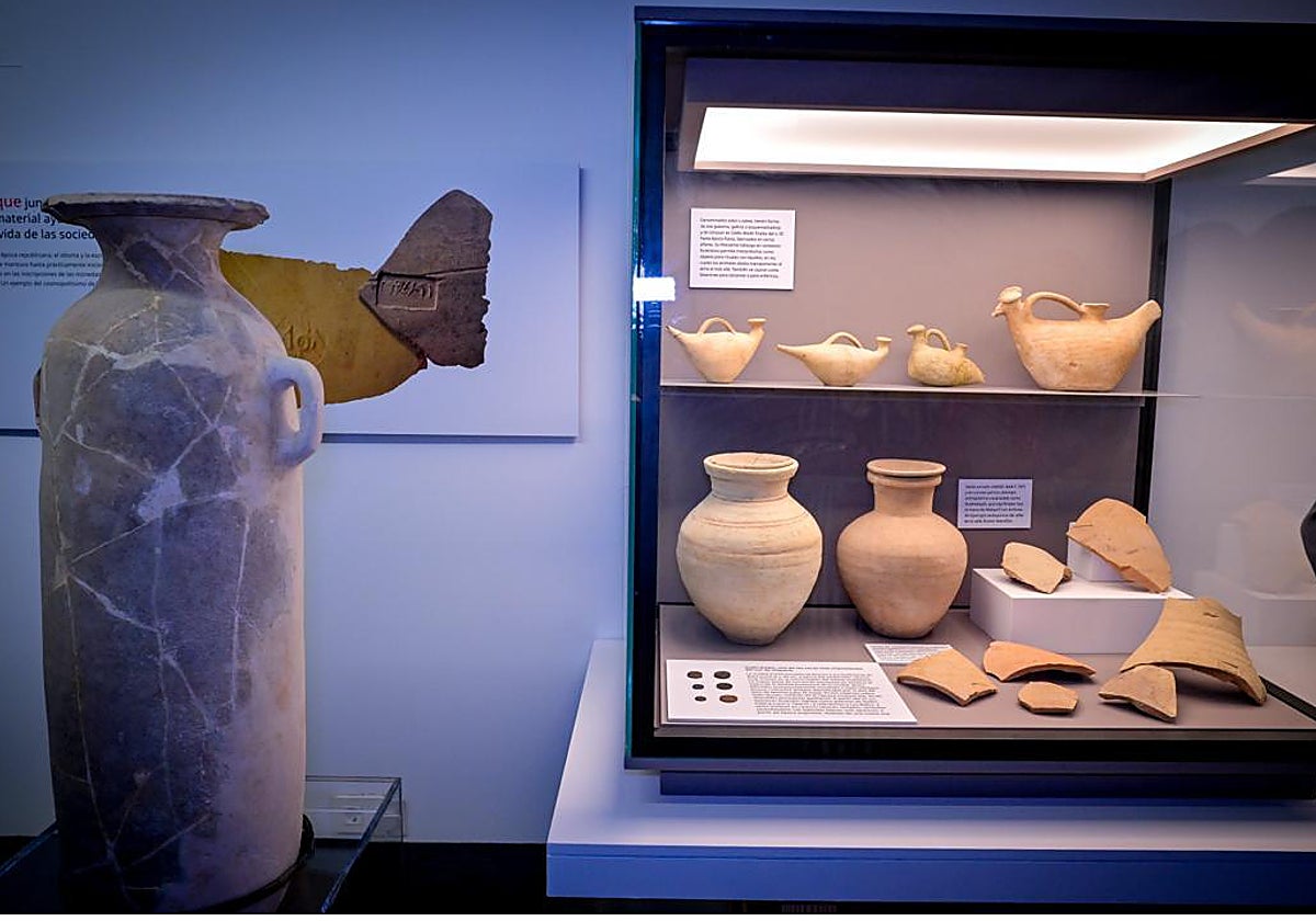 'Vrbs Ivlia Gaditana. Desempolvando su pasado', la exposición que se ha inaugurado este martes y que estará hasta el próximo 1 de marzo en Casa Pinillos.