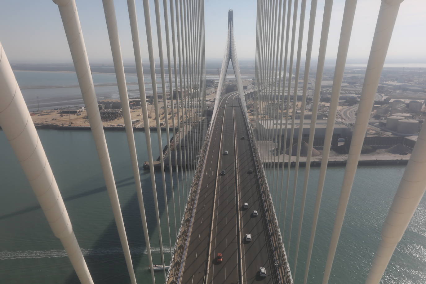 Fotos: La Bahía de Cádiz desde el punto más alto del puente de la Constitución de 1812, el imponente viaje al &#039;cielo&#039;