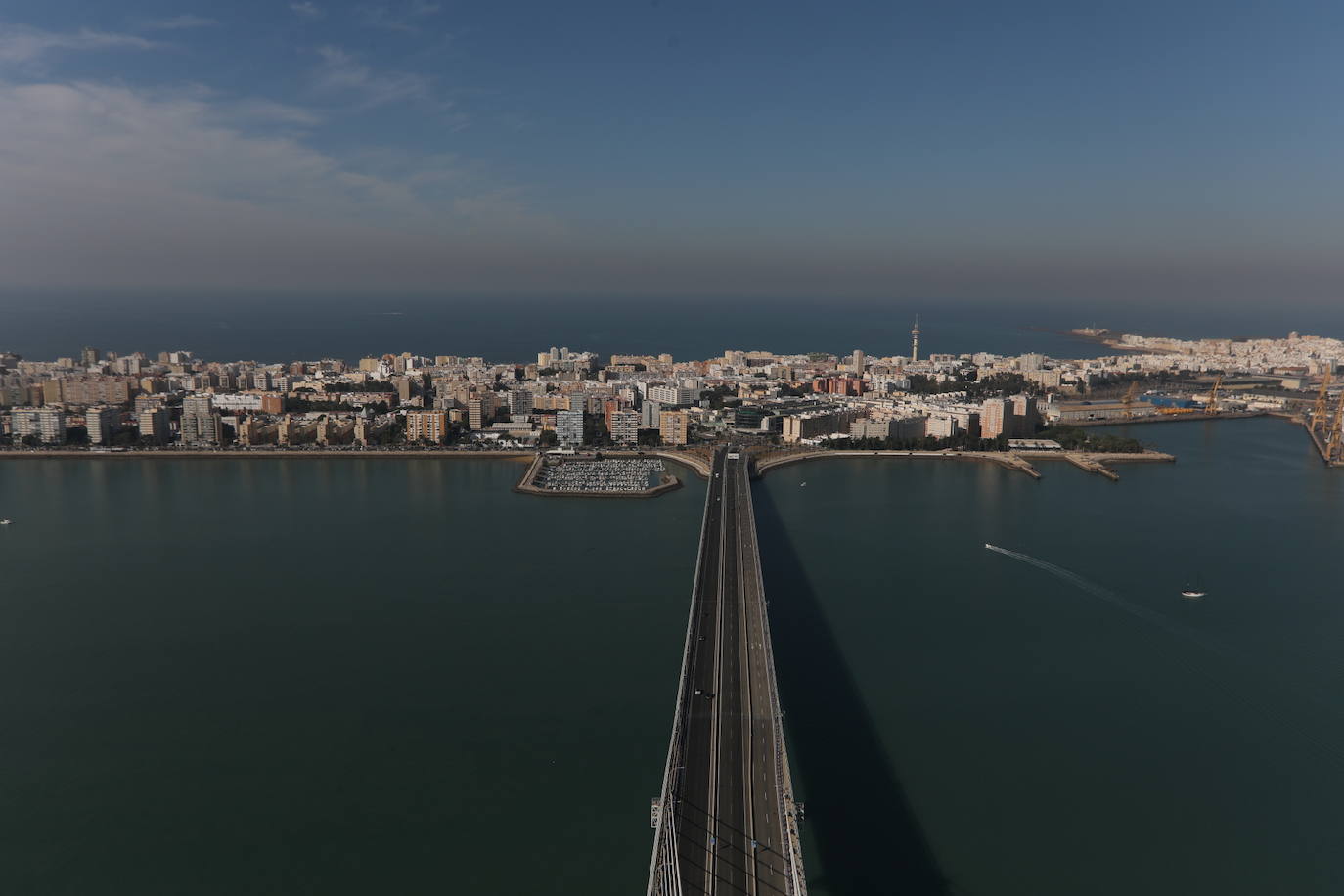 Fotos: La Bahía de Cádiz desde el punto más alto del puente de la Constitución de 1812, el imponente viaje al &#039;cielo&#039;
